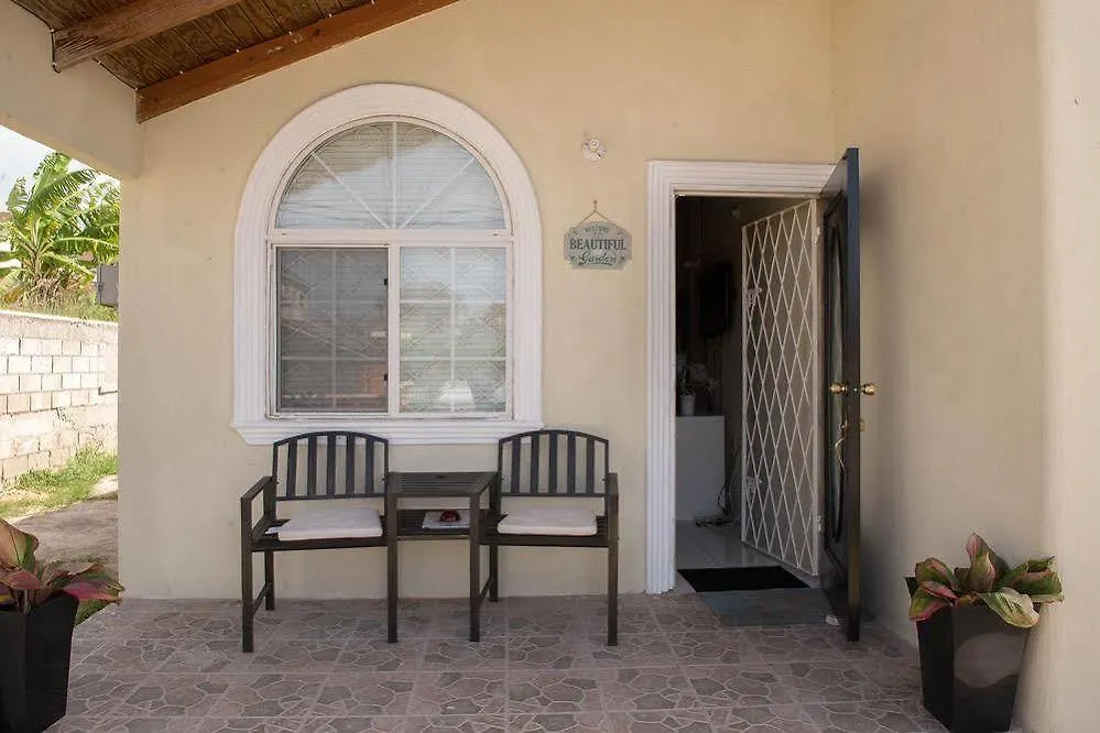 Little Cottage Of Rose Hall Бухта Монтего 3*,